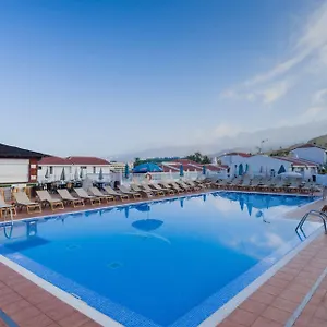 https://apartamentos-tinerfe-garden.adeje-hotels.com
